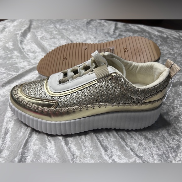 Textured Thick Sole Sneaker - Picture 3 of 7